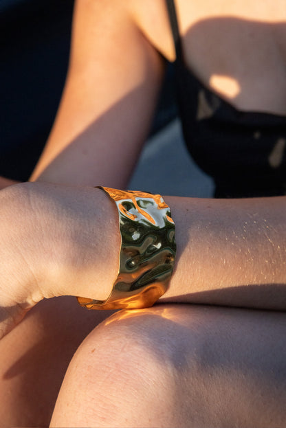 Elegant Glory Bangle