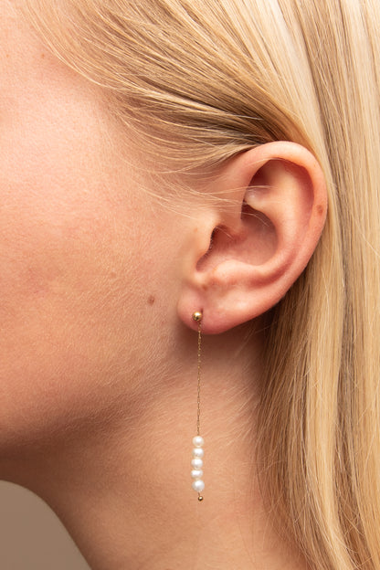 Glimmering Pearl Earrings