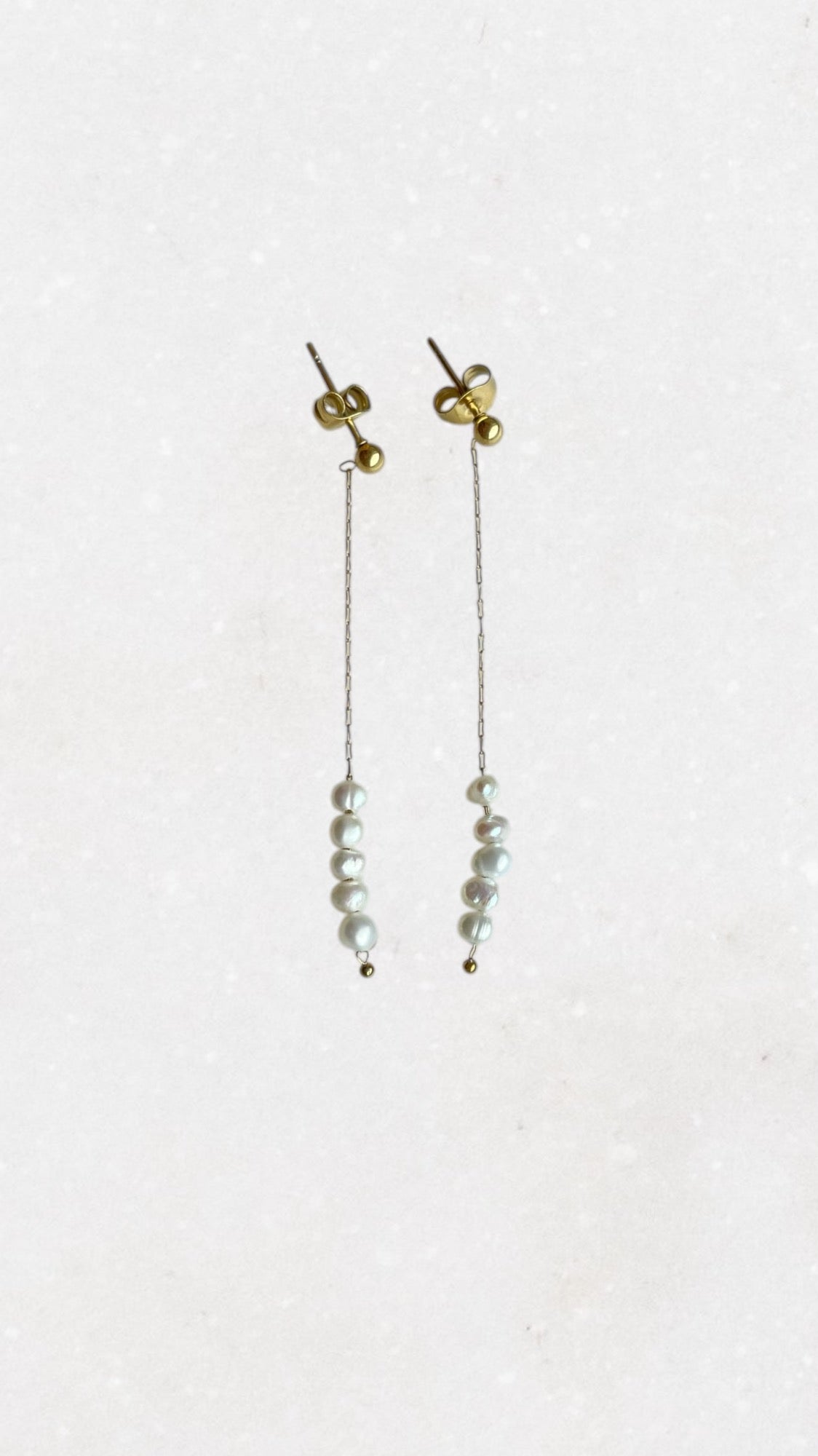 Glimmering Pearl Earrings