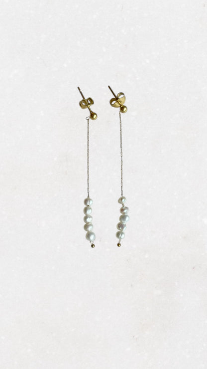 Glimmering Pearl Earrings