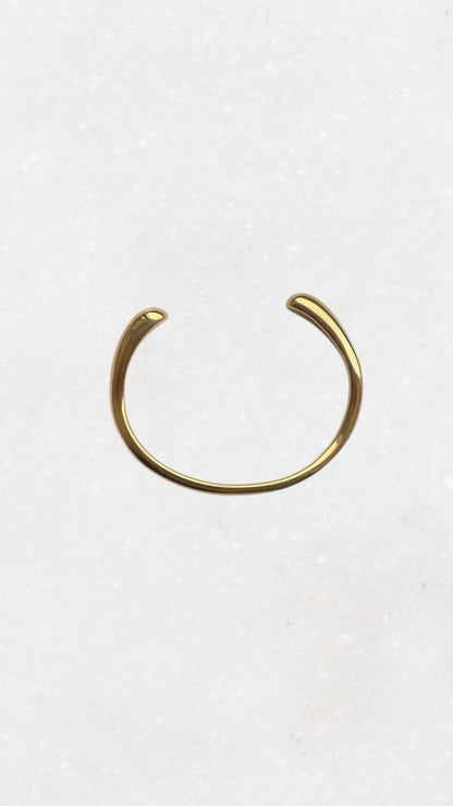 Wavy Elegance Bangle